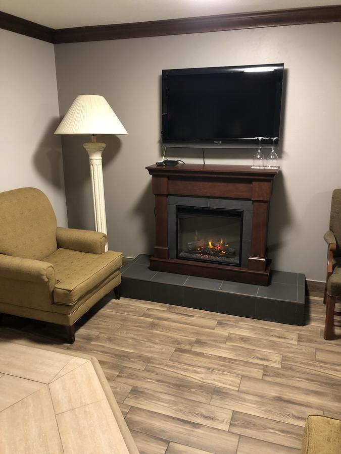 Talbot Trail Inn & Suites Leamington Exteriér fotografie